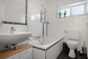Appartamento 'Geräumige Schöne Ferienwohnung' con terrazza privata, balcone e Wi-Fi - Image 3