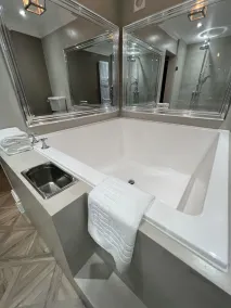 Awarded 'Best Boutique Stay' w/hot tub, bar and karaoke room - Image 3