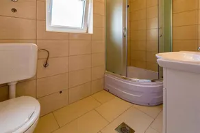 Holiday apartment with shared-use pool - Image 2