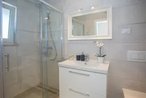 Villa Kris with Pool in Mrgani - Image 2