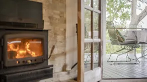 Cosy coastal cottage with AC and walking distance to beach - Image 2