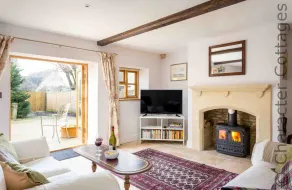 OYSTER BARN, pet friendly, character holiday cottage in Naunton - Image 4