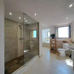 Villa privada de luxo, piscina de borda infinita aquecida, Jacuzzi e sauna com vista para o mar - Image 2