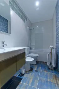 Villa with swimming pool - Image 5