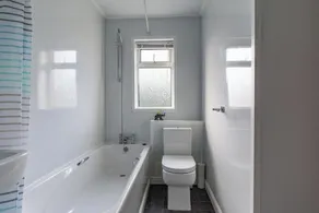 Chestnut House - Sleeps 4 - Pet friendly - Parking - Image 2