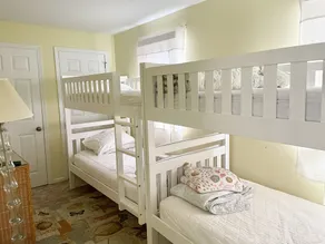 Oceanfront 3BR/3BA with direct ocean views, private parking and bikes included - Image 5