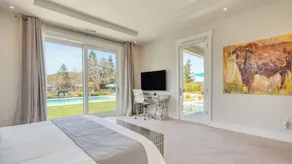 Sonoma Pool Retreat by AvantStay - Image 4