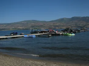 Luxurious Condo on the Beach, West Kelowna - Image 3