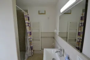 Borgo Salino C: un apartamento de tres pisos característico y acogedor en el estilo característico de la campiña de Apulia. - Image 2