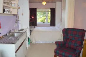 Weatheroak Studio Annexe, great value for money, sleeps 2. - Image 3