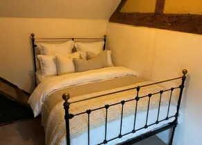 Peaceful 3-Bed Cottage in Lower Pendock - Image 5