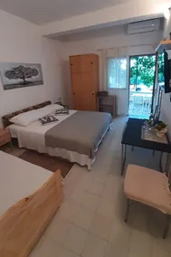 Apartamento de una habitación en la playa Seget Vranjica, Trogir (A-7508-a) - Image 3