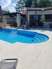 Villa med privat opvarmet flisebelagt pool og sikkerhedsafdækning og aircondition - Image 5