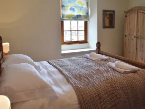 2 bedroom accommodation in Leyburn - Image 3