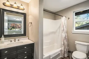 Spacious home near old mill w/pool table & hot tub - Image 4