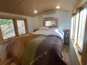 Custom-built Tiny House on forested lot near Quechee - Image 4