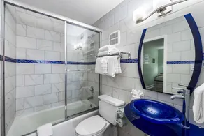320- Beautifully remodeled Beachfront Condo, spectacular views - Image 4
