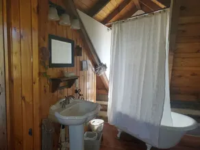 Countryside Cabin with Mountain Views near Surreybrooke Gardens - Image 3