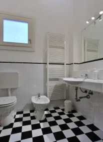 Loris' House - Image 2