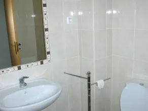 Beautiful 2-Bed Apartment in Olhos de Agua - Image 3