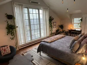 Modern carriage house, renovated w beautiful views - Image 5