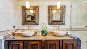 Stunning Luxury Mansion in Playa Flamingo with Six Bedrooms and Beachfront Access - Image 4