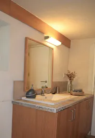 Spacieux Logement Indépendant Dans Propriété Verdoyante - Image 3