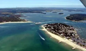 Sea Breeze Holiday Home on the Shore of Poole Harbour - Image 3