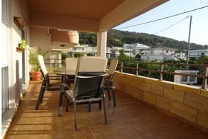 Appartement entièrement rénové, avec une vue magnifique sur le coucher du soleil et à proximité de la plage. - Image 4