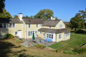 Large family compound , guest house, barn, pool on 13 acres - Image 3