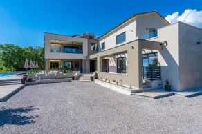 Villa Silente, modern and luxurious villa hugged by nature - Image 3