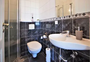 Located in downtown Reykjavik, only 200-meter walking distance from the main street Laugavegur - Image 3