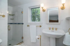 Rare! Private Beachfront House in Madison CT - Sleeps 8 - Last Min Availability - Image 2
