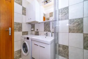 Spacious apartment 50 m from the beach - Image 5