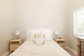 Adorable 4 Bedroom Guest House wPool + Jacuzzi - Image 4
