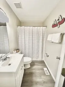 Blue Bungalow with King bed by the lake - Image 2
