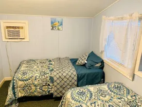 Relaxing Ocean Block Retreat - Unbeatable Location, Free Parking, Outdoor Shower - Image 2