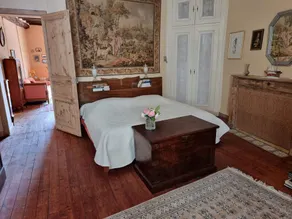Large family home in the city center - Image 5