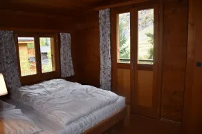 Individual chalet in Zinal - 1 bedroom with a double bed (160x190) - 1 bedroom with 2 beds - living - Image 3