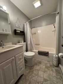 Large 6 BR home on clean lake in Northern WI - Image 2