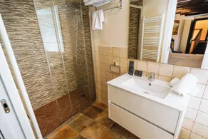 8 Bedroom Cottage in Santa Maria de Dulcis - Image 3