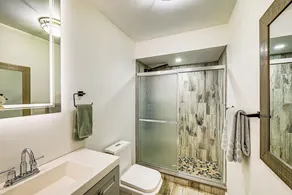 < 1 Mi to Ocean Gate Beach! Lovely Home w/ Hot Tub - Image 4