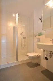 Bor på Ringpark - modern lägenhet vid bredden av Main med utsikt över fästningen // Käppele - Image 4