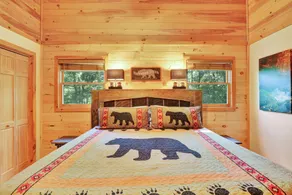 Spacious 4 BR Cabin w/ Stunning Mountain Views! Pet Friendly! Hot Tub! - Image 4
