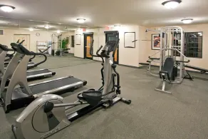 Schöne Suite in Tallahassee! Kostenloses Frühstück + Business Center vor Ort - Image 3