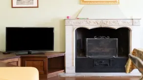 Family suite with fireplace and terrace in villa with park-Lago di Varese - Image 2
