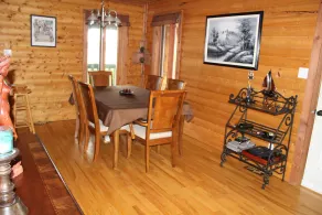 Estilo Entrar Hogar rústico con vistas a la bahía de Bonne y Gros Morne Mountain. - Image 3