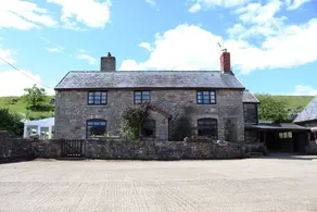 Cynynion Uchaf Farmhouse - 18th Century, Welsh Borders, Breathtaking Views - Image 5