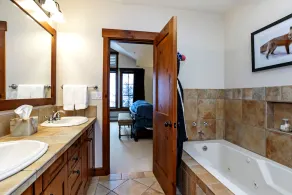 Luxury Ski in Out, Walk to Ritz Carlton, Air conditioned, Private Hot Tub, Pool! - Image 3