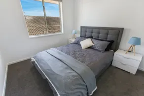Holiday with water views and modern luxury amenities - Image 5